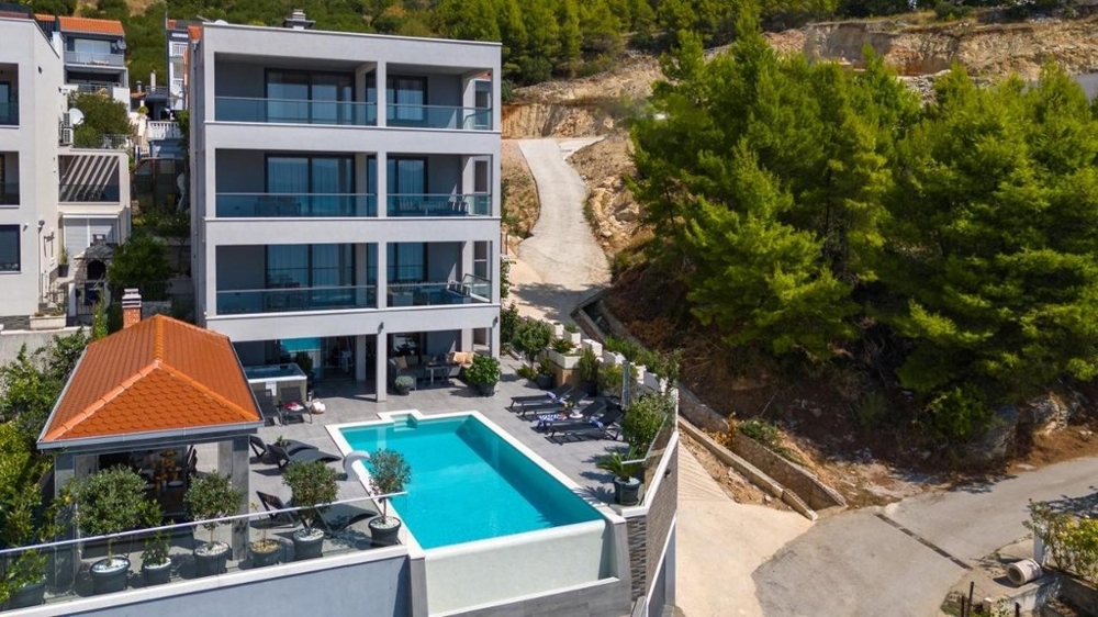 Villa di lusso con piscina in vendita vicino a Omis in Croazia - Panorama Scouting.