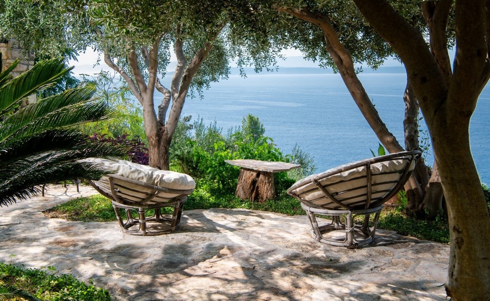 Vista mare panoramica della villa H3676 sull'isola di Brac in Dalmazia.