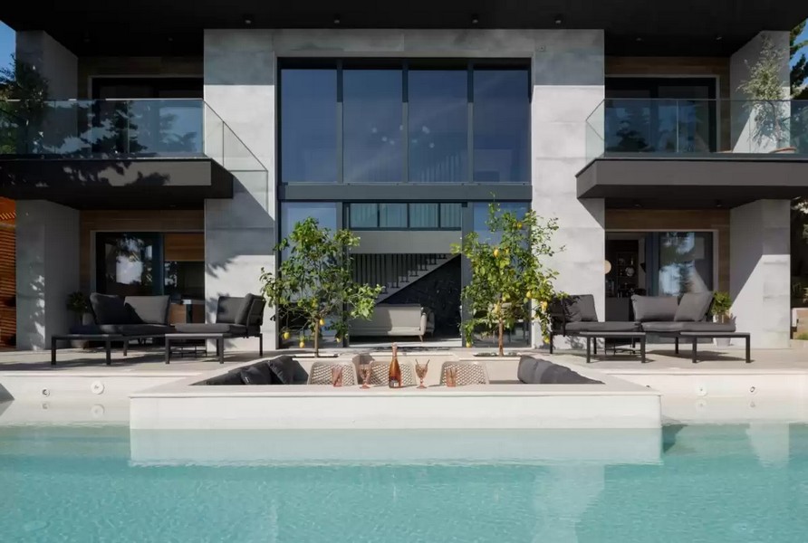 Villa moderna con piscina e area terrazza