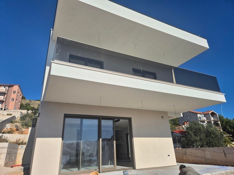 Villa moderna vicino al mare in vendita a Sibenik, Croazia.