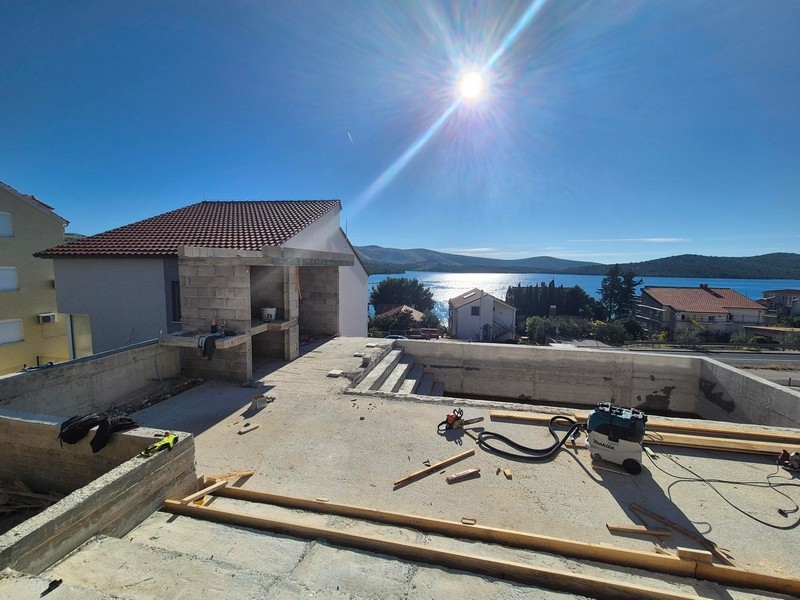 Piscina e vista mare