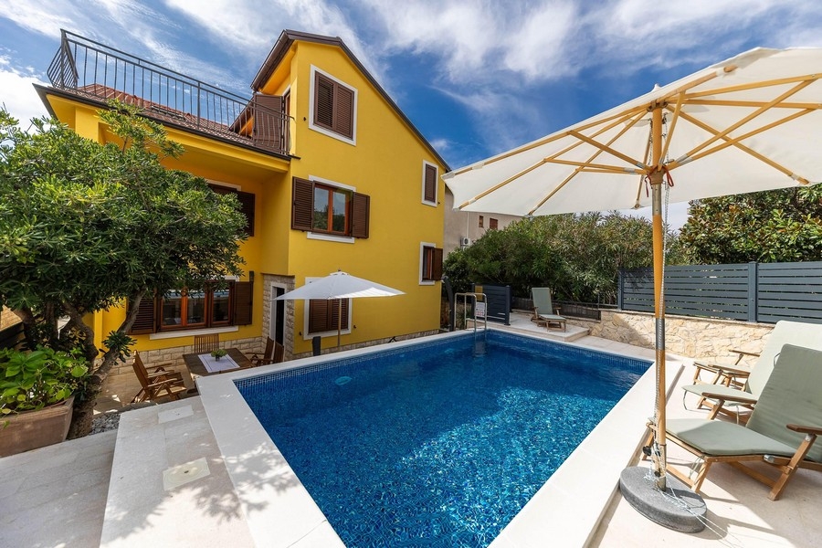 Casa con piscina in vendita a Selce, Crikvenica.