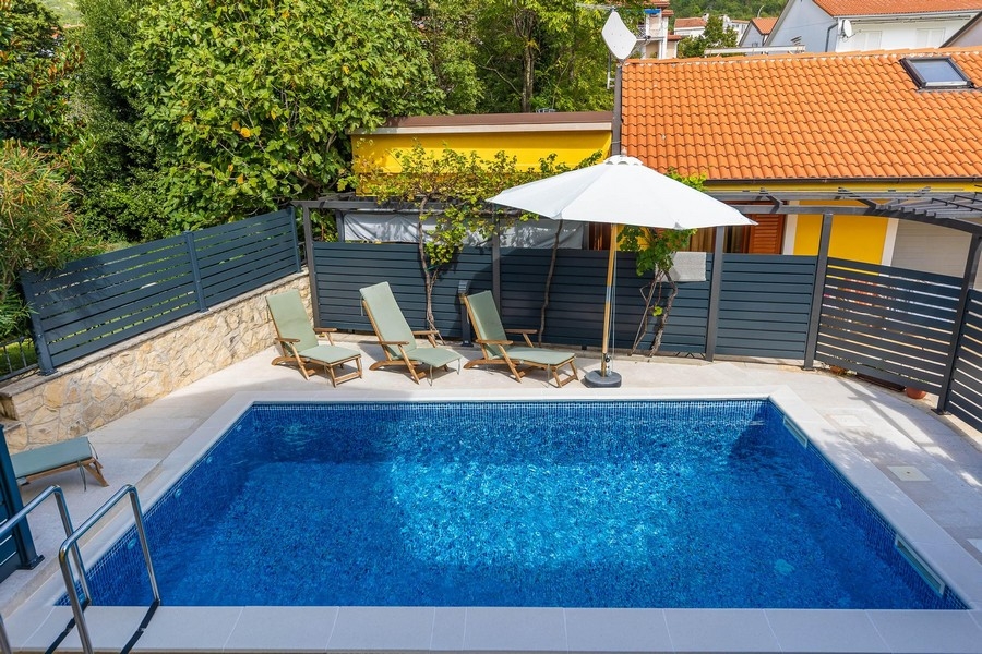 Piscina dell'immobile H3702 in Croazia - Panorama Scouting