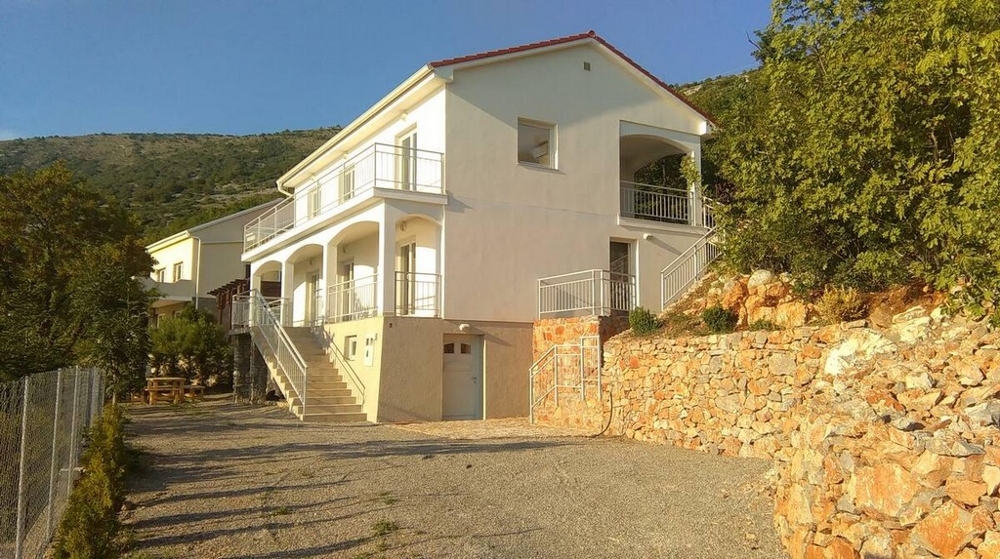 Casa curata vicino al mare in vendita Croazia.
