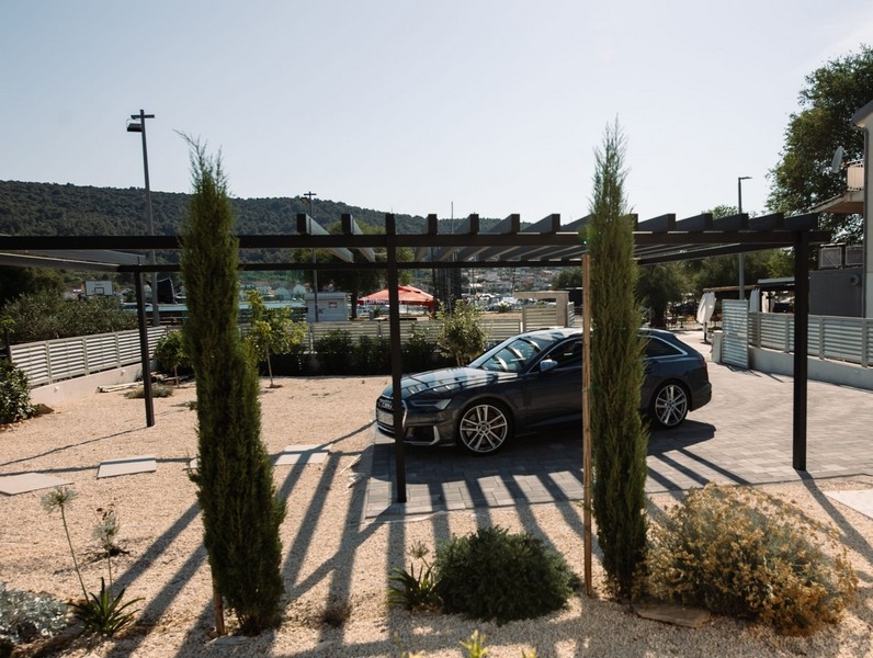 Posti auto all'esterno della villa H3720.