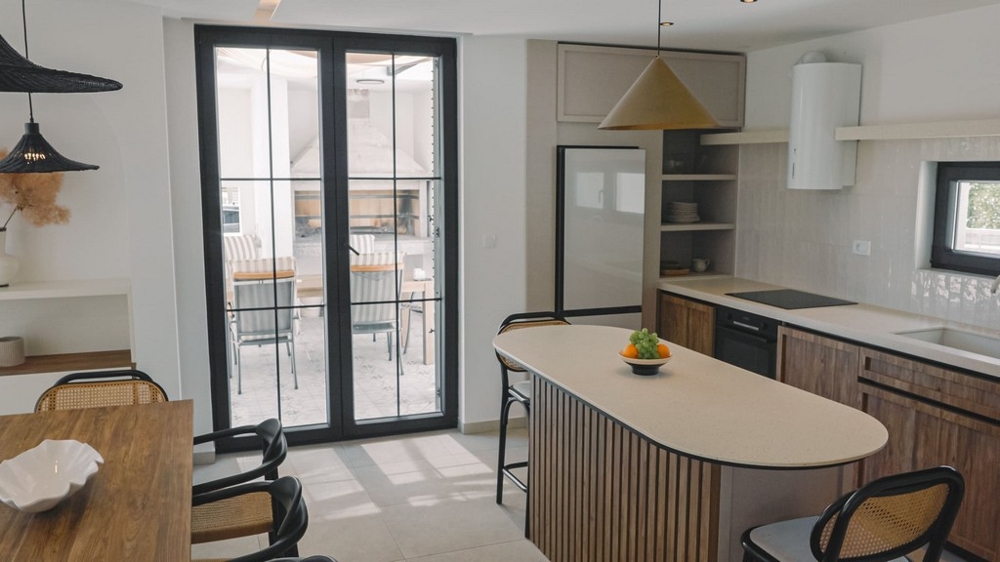 Cucina e zona pranzo della villa H3720 in Dalmazia.