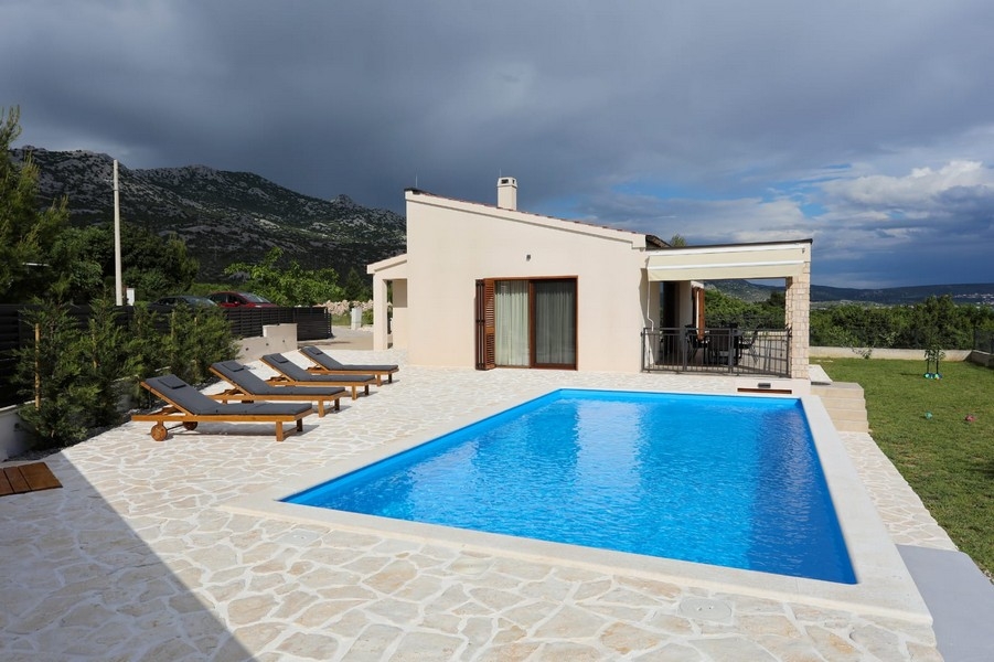 Bungalow con piscina in vendita in Croazia.