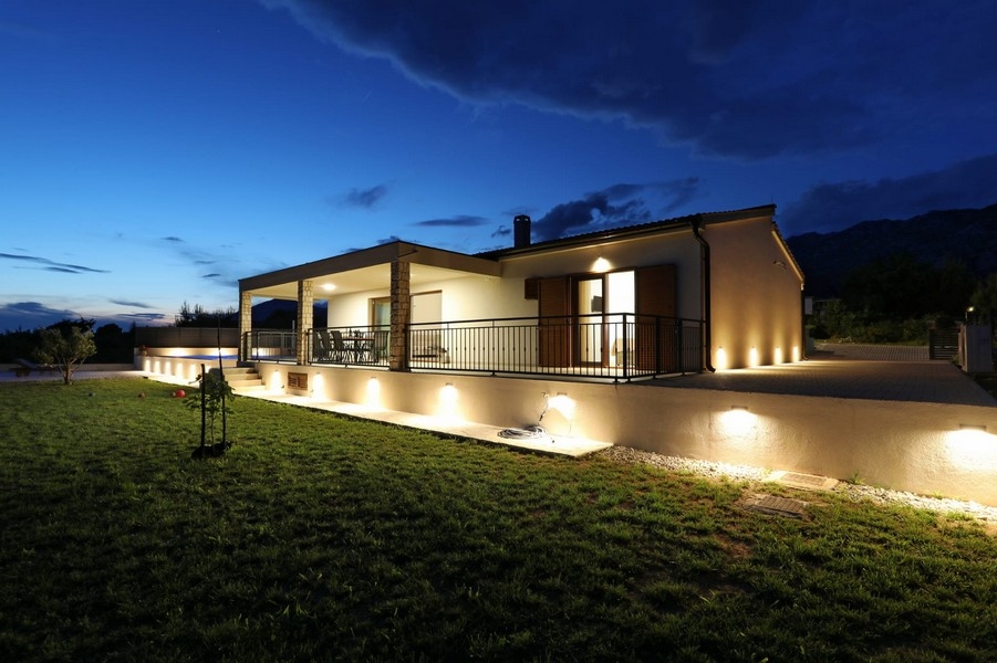 Bungalow di notte - immobile H3728.