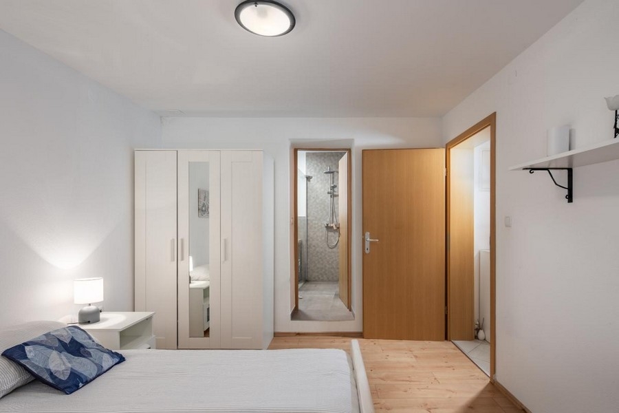 Camera da letto con accesso al bagno