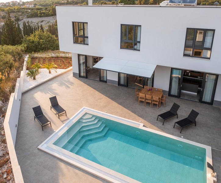 Villa con piscina in vendita sull'isola di Brac in Croazia.