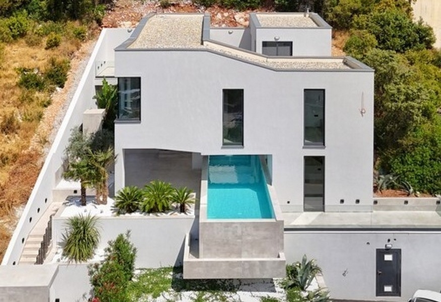 Villa con piscina a sfioro in vendita in Croazia.