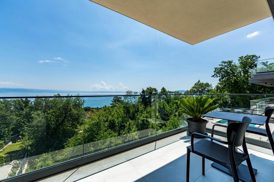 Balcone con vista mare e zona salotto