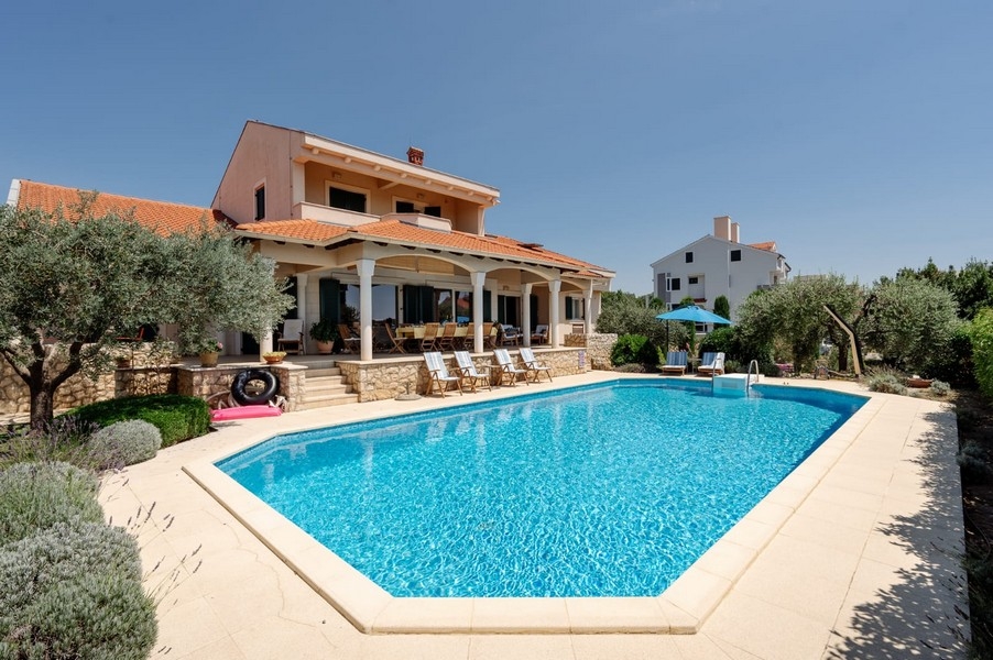 Villa con piscina in vendita in Croazia - Panorama Scouting H3762.