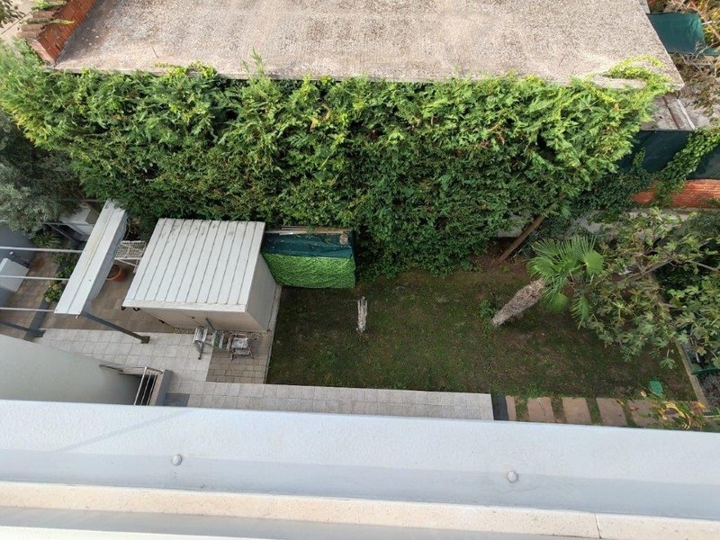 Area giardino dietro la casa