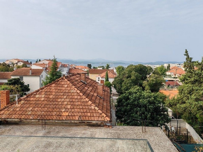 Vista sui tetti e sul verde circostante