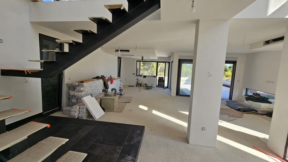 Zona giorno aperta con scala di design - villa nuova H3778 vicino a Zadar.