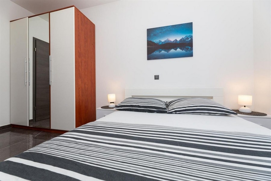 Camera da letto con letto matrimoniale