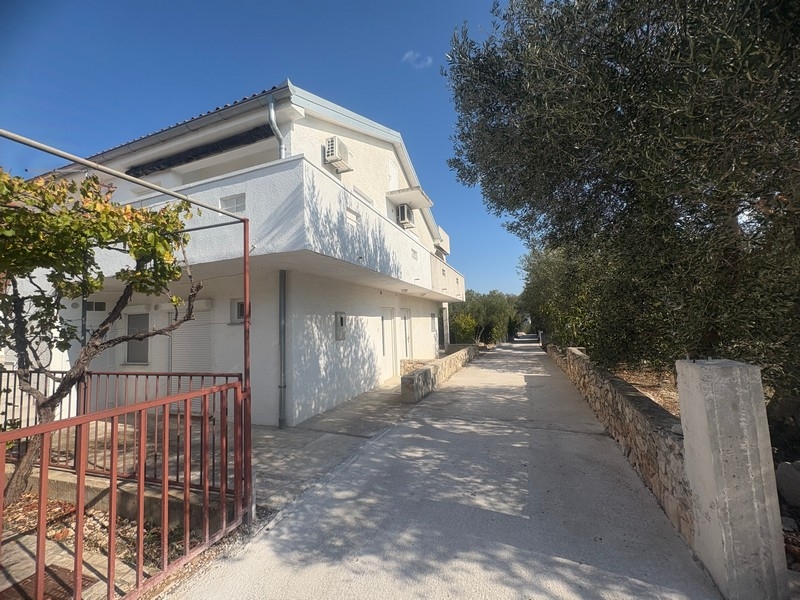 Accesso all'immobile H3786 a Pasman in Croazia.