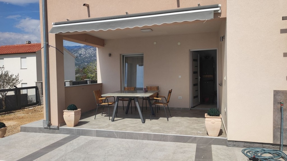 Terrazza coperta della casa H3791 vicino a Zadar in Croazia