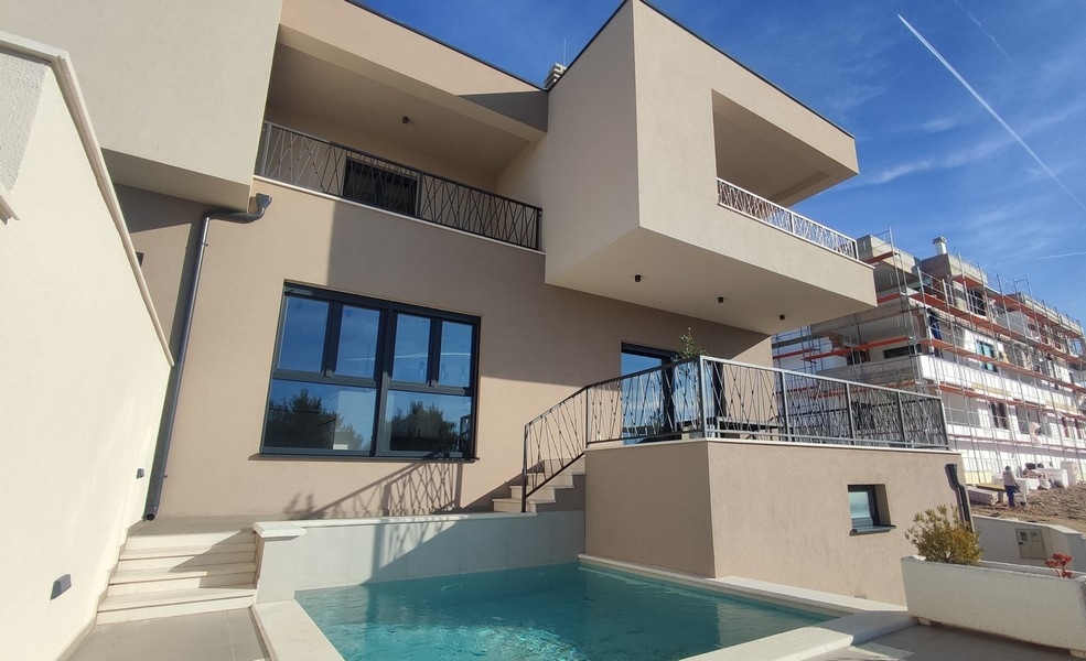 Casa bifamiliare con piscina a Vodice, Croazia in vendita - H3792.