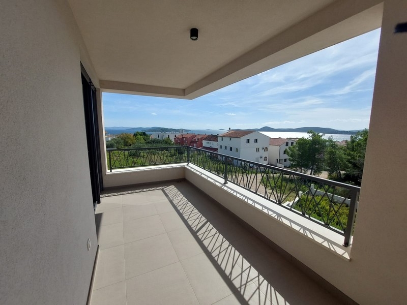 Terrazza coperta con vista mare