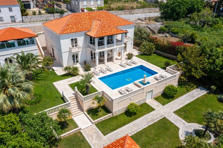 Villa mediterranea di lusso in vendita vicino a Dubrovnik in Croazia.