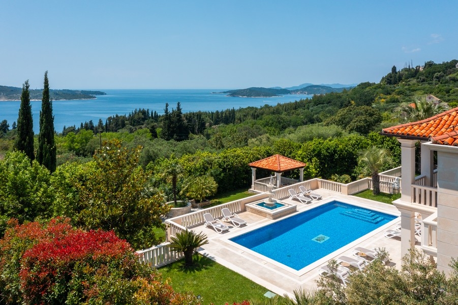 Villa di lusso con piscina e vista mare in Croazia
