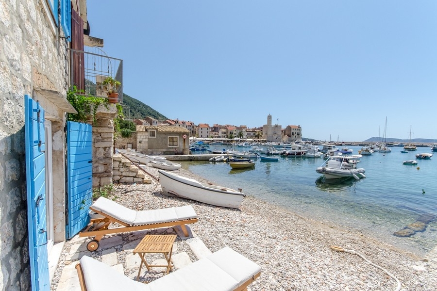 Casa in pietra sul mare in vendita in Croazia.