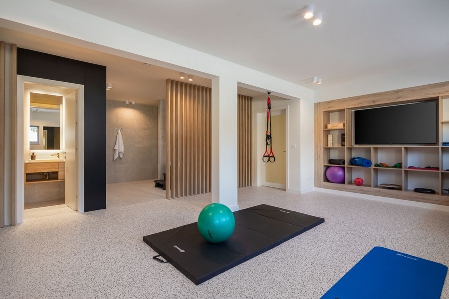 Sala fitness nel piano interrato della villa