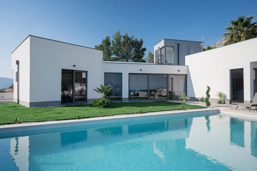 Villa moderna con vista mare in vendita vicino a Split, Croazia.
