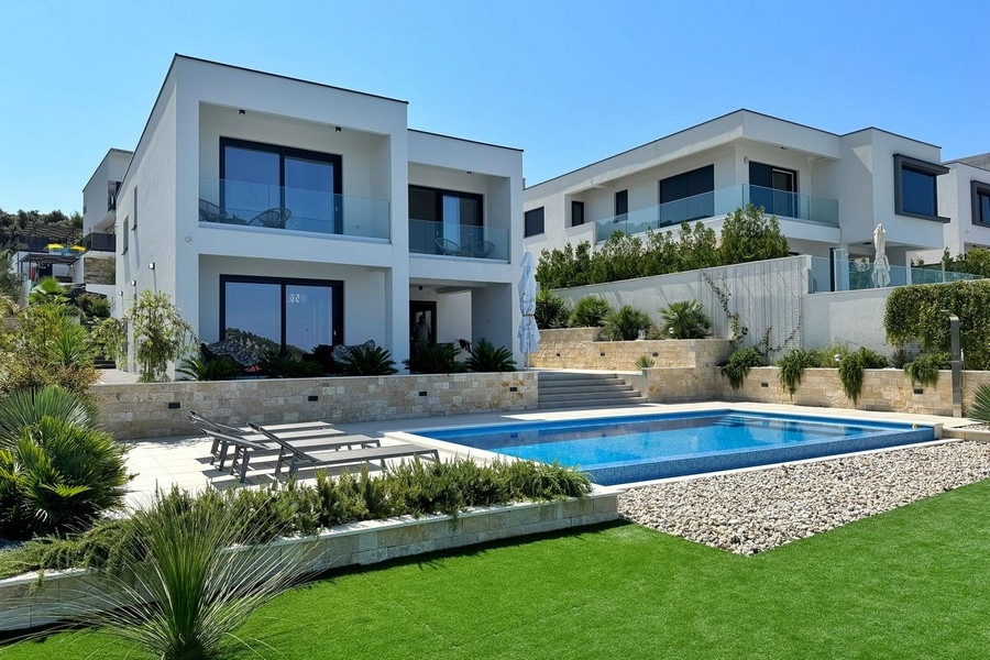 Villa moderna con piscina in vendita a Rogoznica, Croazia - Panorama Scouting