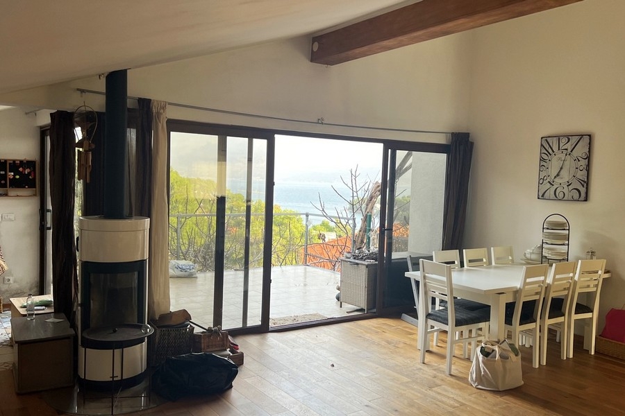 Zona pranzo con accesso diretto alla terrazza
