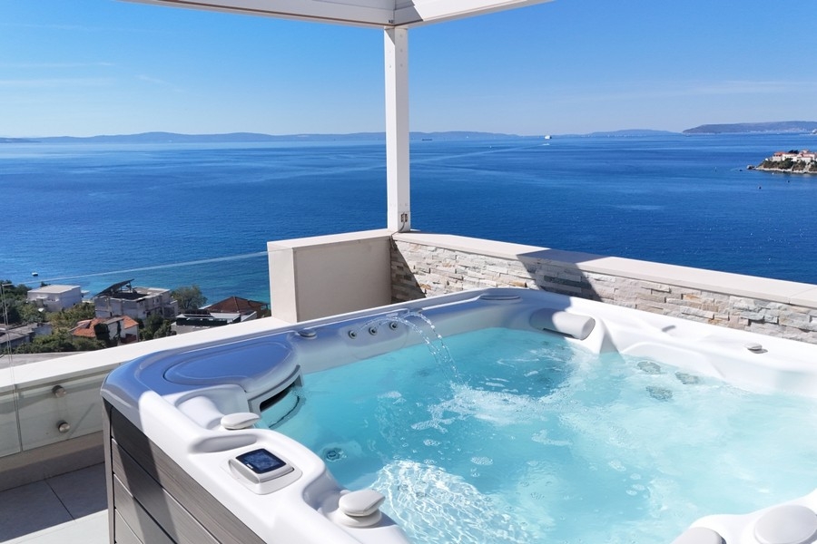Idromassaggio con vista mare panoramica a Podstrana, regione di Split - villa H3820