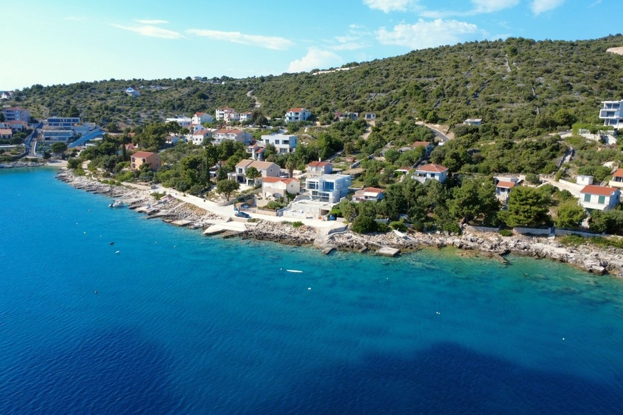 Villa in prima fila al mare con vista sulla costa vicino a Rogoznica