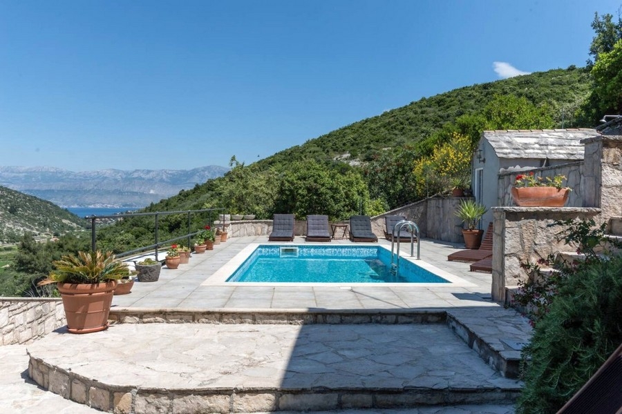 Piscina e vista mare della casa in pietra H3828, Croazia.