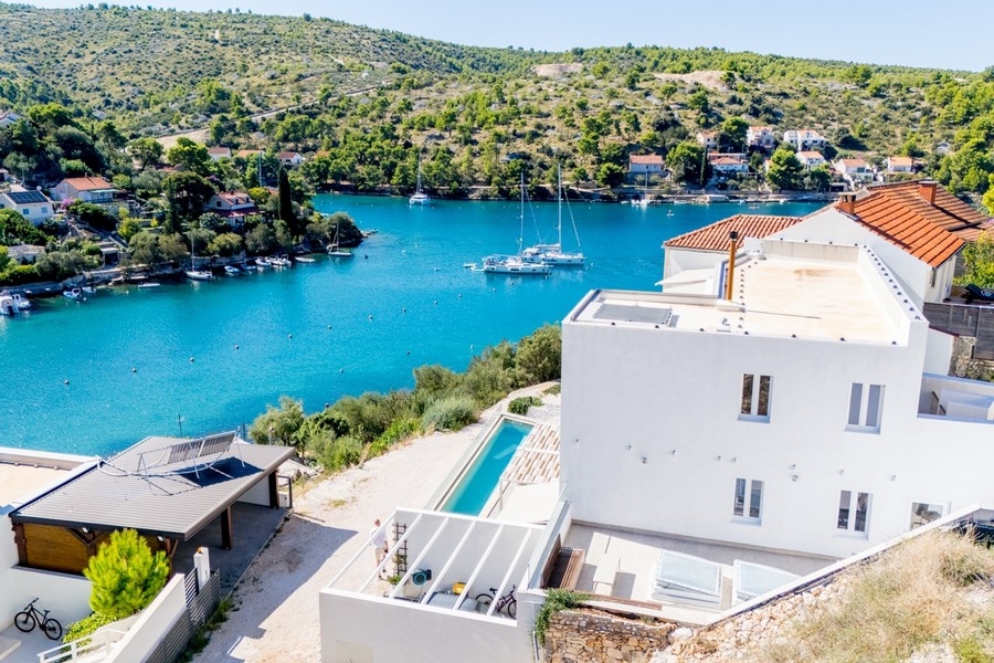 Villa vicino al mare in vendita a Brac in Croazia.