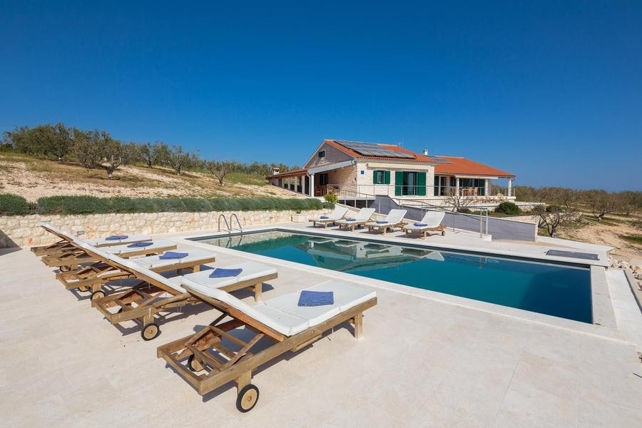 Villa mediterranea sul mare in vendita in Croazia.