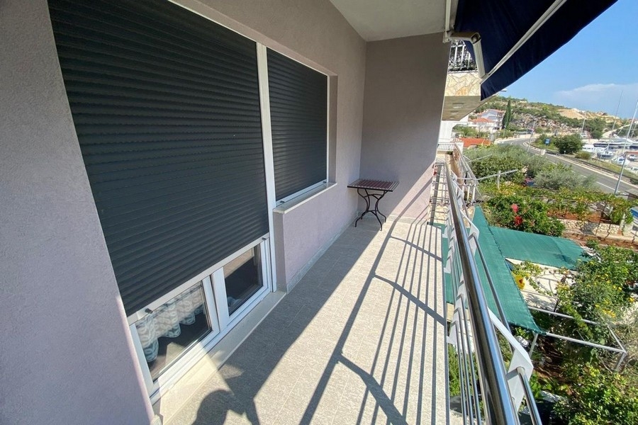 Balcone con vista su mare e paesaggio costiero a Marina