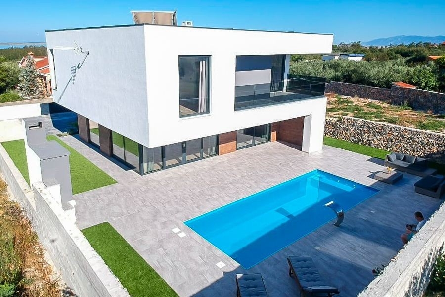 Villa in posizione tranquilla vicino a Zadar in vendita.