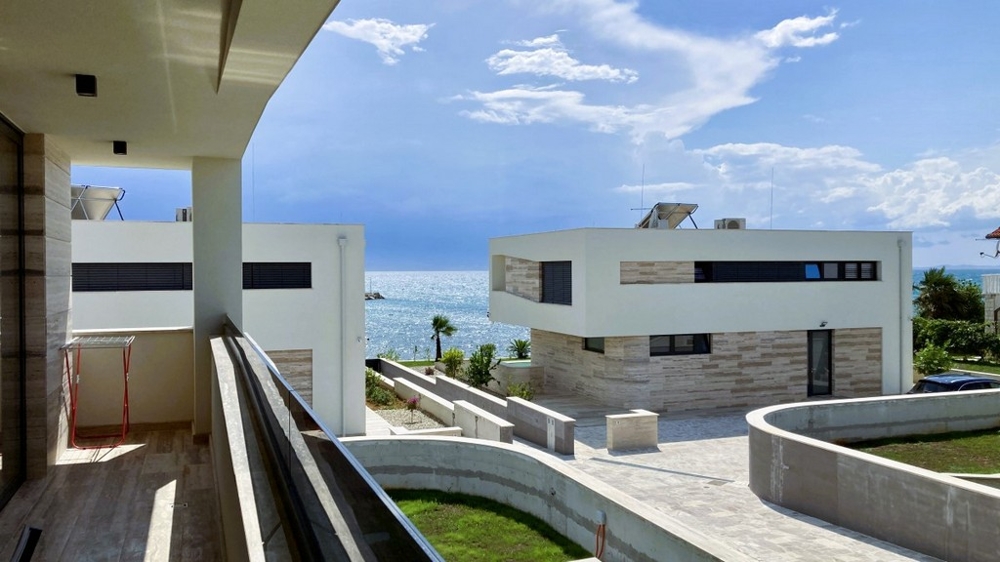 Vista mare dal balcone della villa H3846