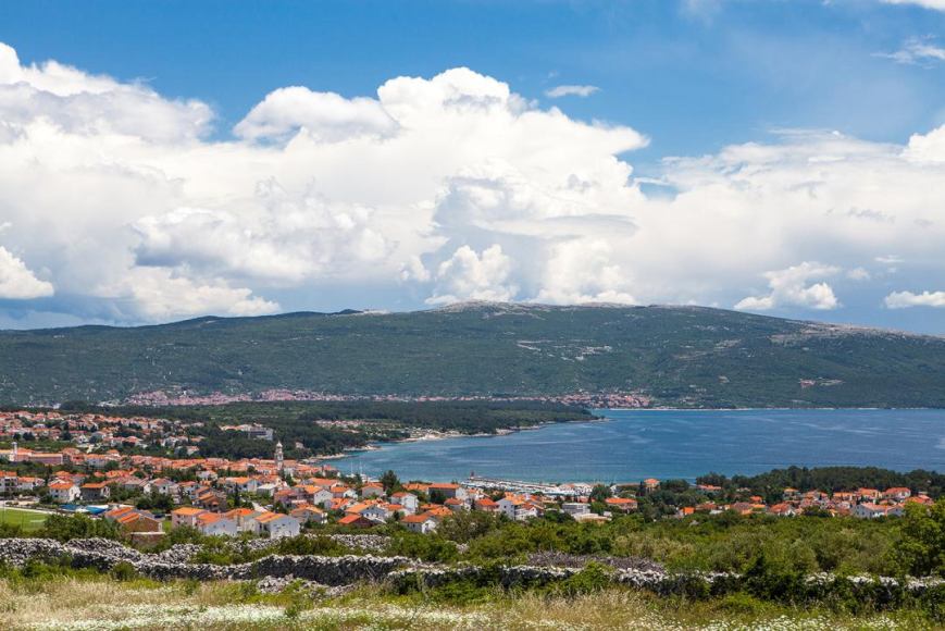 Bella vista sul mare dal giardino e dal soggiorno.