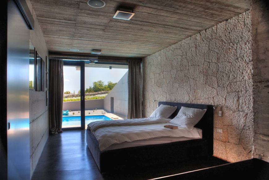 Camera da letto dell'immobile H385 in Croazia, isola di Krk.
