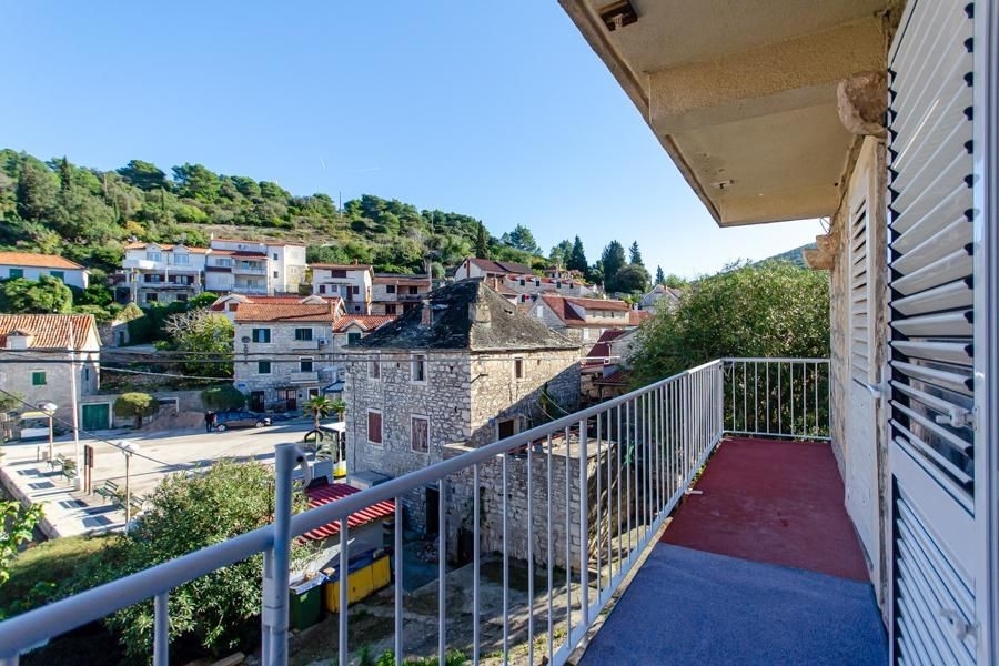 Casa con balcone in prima fila al mare - immobile H3850.