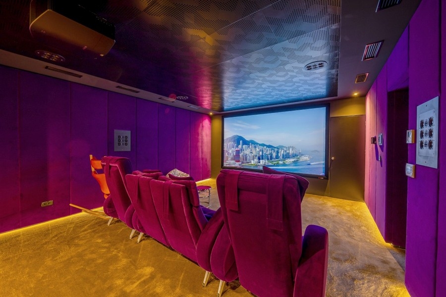Home cinema privato con poltrone comode
