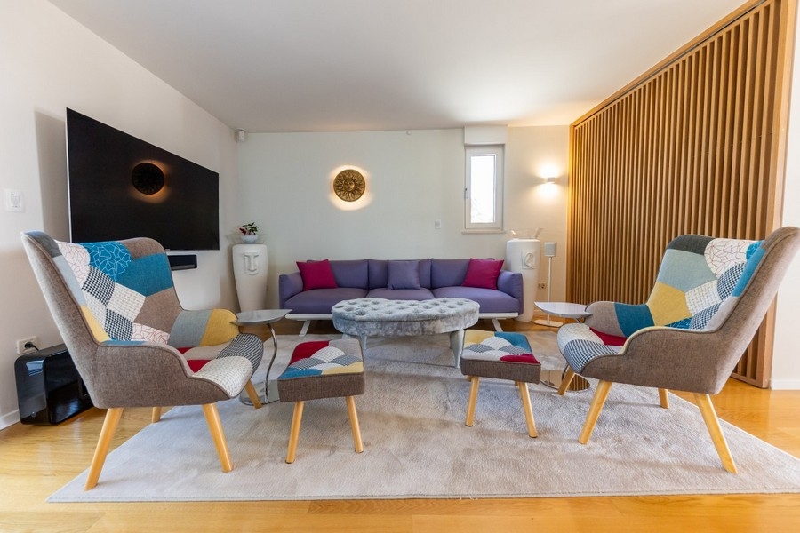 Accogliente zona lounge con poltrone di design