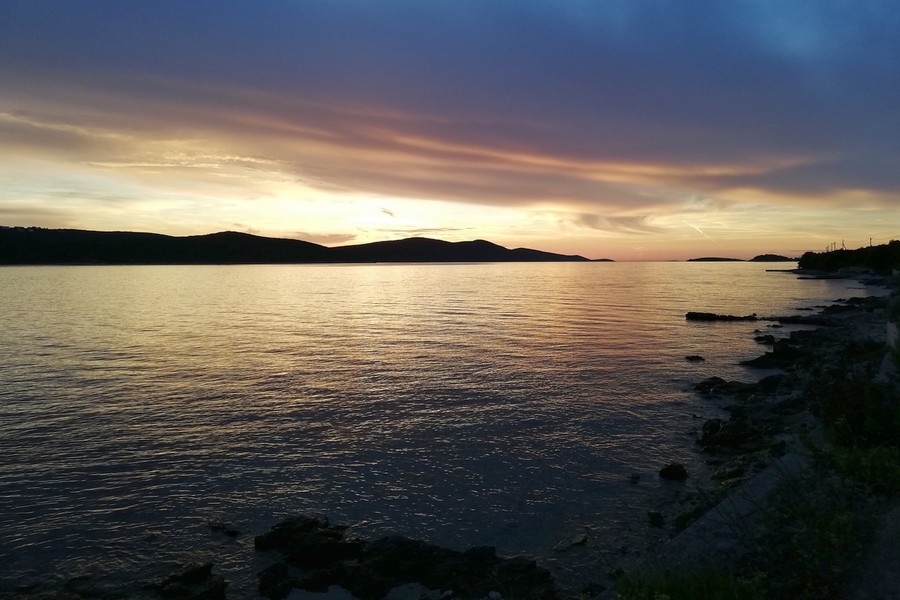 Tramonto sul mare nell'arcipelago di Zadar