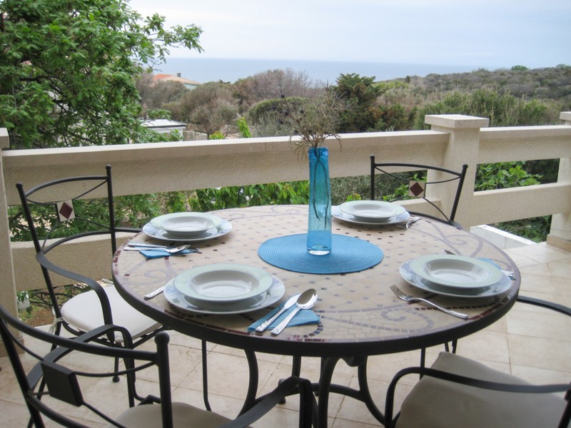 Terrazza con vista mare e zona salotto