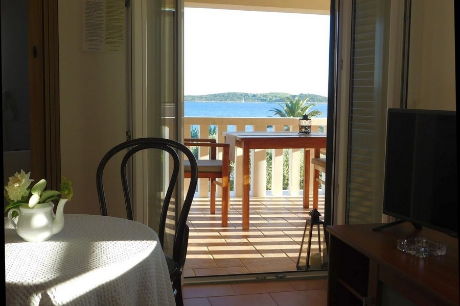 Balcone con vista mare e accesso dalla zona giorno