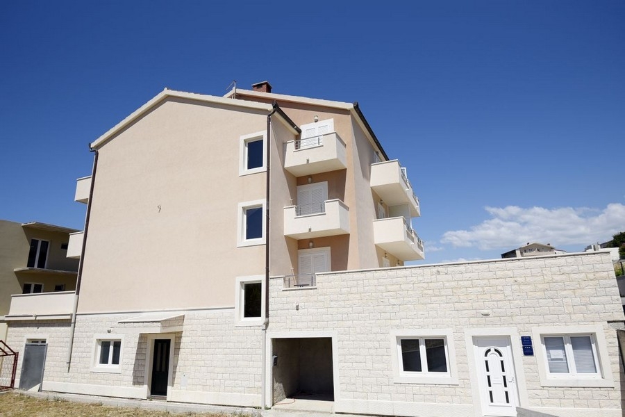Casa / pensione con più unità abitative in vendita vicino a Split in Croazia.