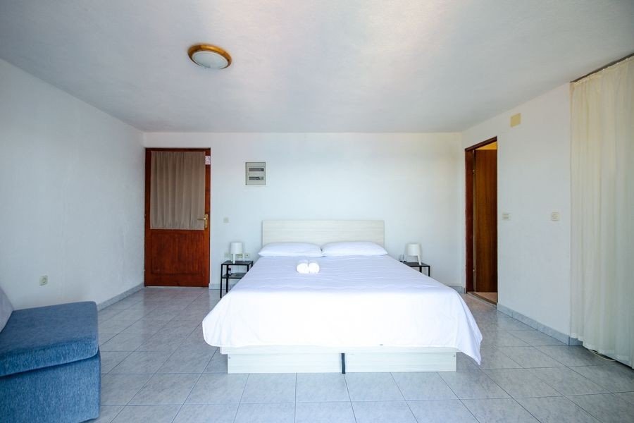 Monolocale con zona giorno e zona notte